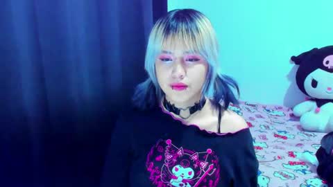 Snapshot of azu_moure chatting on August 9, 3:34 am Azu Moure online show from August 9, 3:34 am