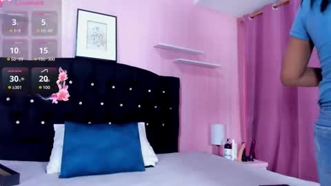 azul_moonn online show from October 10, 4:11 am