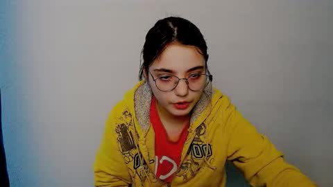 azumi_chan_ online show from January 16, 9:35 am