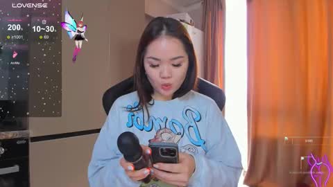 azure_moon online show from November 15, 9:17 am