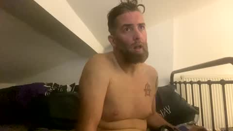 Snapshot of b4dafall44 chatting on December 12, 11:25 pm b4dafall44 online show from December 12, 11:25 pm