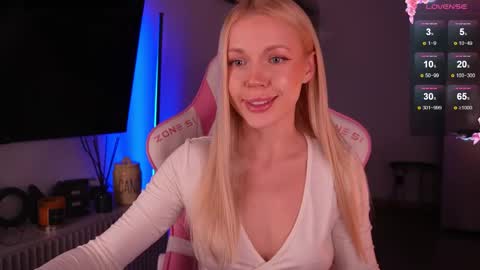 Snapshot of baaby_bon chatting on November 14, 1:21 pm Bonnie online show from November 14, 1:21 pm