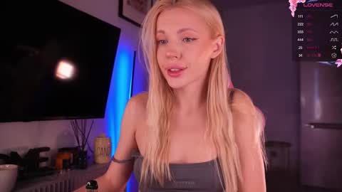 Snapshot of baaby_bon chatting on November 22, 3:49 am Bonnie online show from November 22, 3:49 am