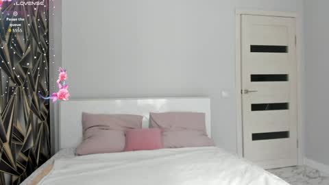 Monica online show from April 11, 2:38 am