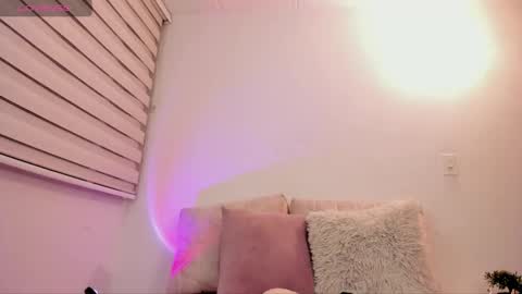 Snapshot of babe_sophiee1 chatting on February 10, 3:54 am babe_sophiee1 online show from February 10, 3:54 am