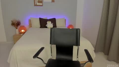 Snapshot of babesexy19_ chatting on April 25, 11:57 am itzell online show from April 25, 11:57 am
