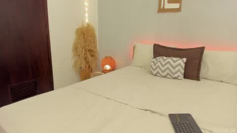Snapshot of babesexy19_ chatting on April 29, 1:10 am itzell online show from April 29, 1:10 am