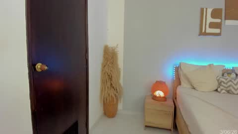 Snapshot of babesexy19_ chatting on June 4, 1:22 am itzell online show from June 4, 1:22 am