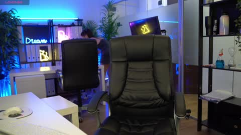 Snapshot of babesgowild chatting on January 7, 3:42 am Olivia and Lexi online show from January 7, 3:42 am