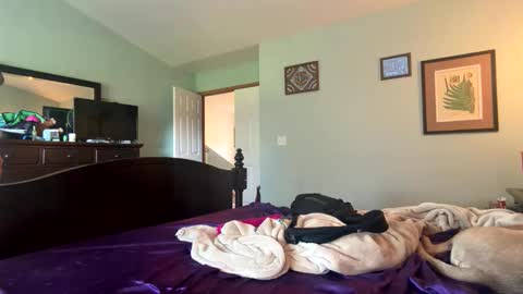 Snapshot of baby_bluu chatting on April 8, 12:21 am blue online show from April 8, 12:21 am