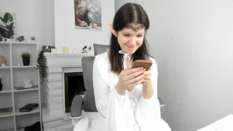 Evalena maybe just Eva online show from November 5, 5:29 am