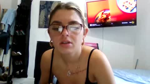 baby_girls2224 online show from February 9, 9:24 am