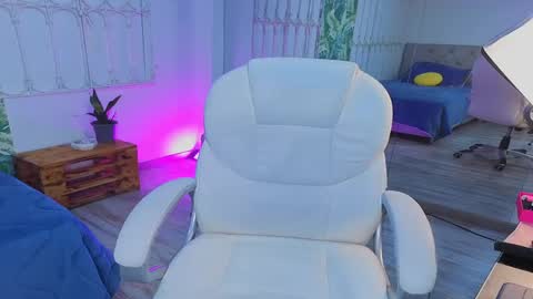 Snapshot of baby_julieta00 chatting on May 20, 4:18 am Julieta online show from May 20, 4:18 am