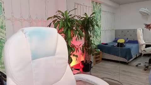 Snapshot of baby_julieta00 chatting on June 13, 11:41 am Julieta online show from June 13, 11:41 am