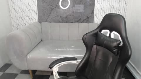 Snapshot of baby_khloe_b chatting on March 16, 1:04 pm baby_khloe_b online show from March 16, 1:04 pm