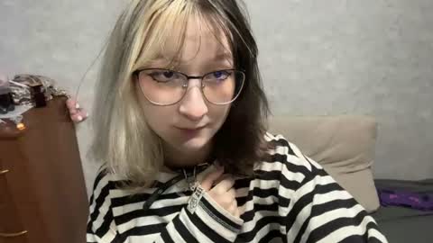 baby_killiebell online show from June 26, 12:20 pm