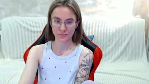 baby_kitte online show from October 9, 4:32 am