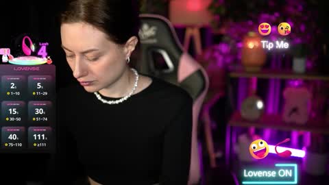 Snapshot of baby_luna_xo chatting on February 7, 9:35 am Hanna online show from February 7, 9:35 am