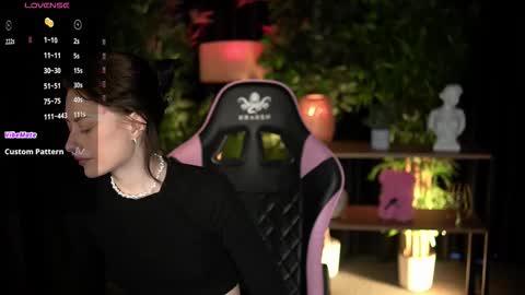 Snapshot of baby_luna_xo chatting on March 2, 10:11 am Hanna online show from March 2, 10:11 am