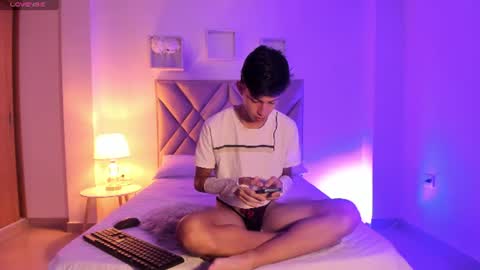 Snapshot of baby_noaht chatting on June 13, 2:48 pm baby_noaht online show from June 13, 2:48 pm
