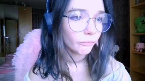 Snapshot of baby_onface chatting on April 27, 8:45 am Alice online show from April 27, 8:45 am