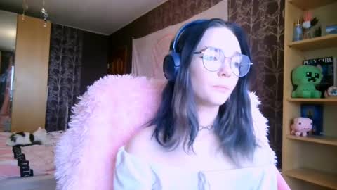 Snapshot of baby_onface chatting on April 28, 8:52 am Alice online show from April 28, 8:52 am