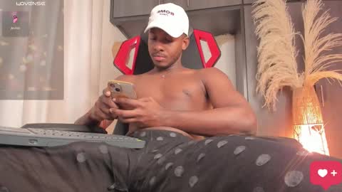 FOLLOW ME  online show from February 5, 2:54 pm