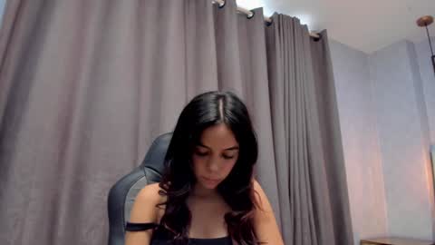Snapshot of babyangel18_ chatting on January 23, 7:29 pm ANGEL online show from January 23, 7:29 pm