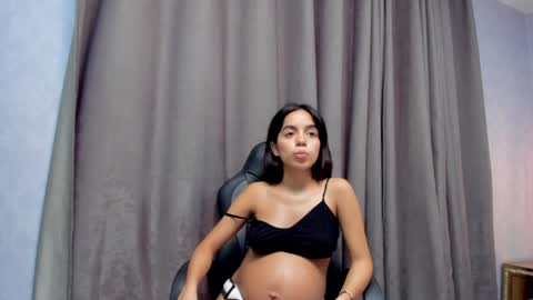 Snapshot of babyangel18_ chatting on January 25, 7:49 pm ANGEL online show from January 25, 7:49 pm