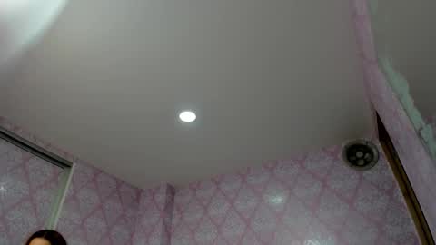 Snapshot of babyangel18_ chatting on September 22, 10:39 am ANGEL online show from September 22, 10:39 am