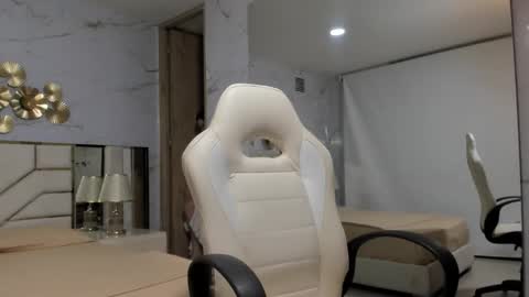 Snapshot of babyangel18_ chatting on September 26, 11:31 pm ANGEL online show from September 26, 11:31 pm