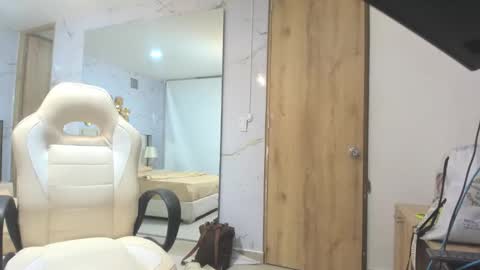 Snapshot of babyangel18_ chatting on September 29, 10:31 am ANGEL online show from September 29, 10:31 am