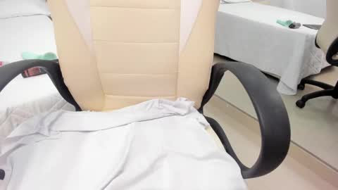 Snapshot of babyangel18_ chatting on October 12, 3:11 pm ANGEL online show from October 12, 3:11 pm
