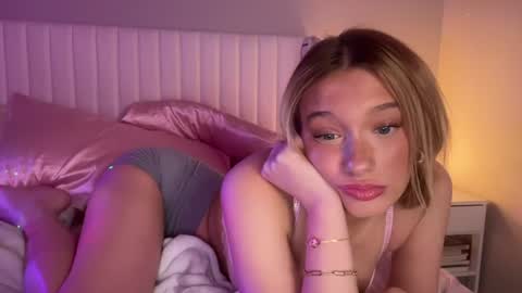 Snapshot of babyblueyy chatting on July 30, 1:59 am babyblueyy online show from July 30, 1:59 am
