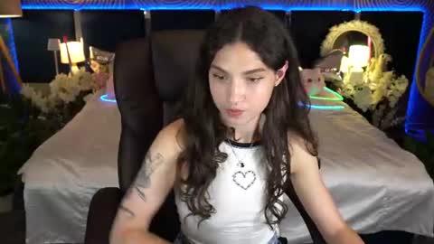 Snapshot of babyflowerr chatting on June 18, 6:56 pm Sasha online show from June 18, 6:56 pm