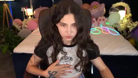 Snapshot of babyflowerr chatting on July 13, 7:27 pm Sasha online show from July 13, 7:27 pm
