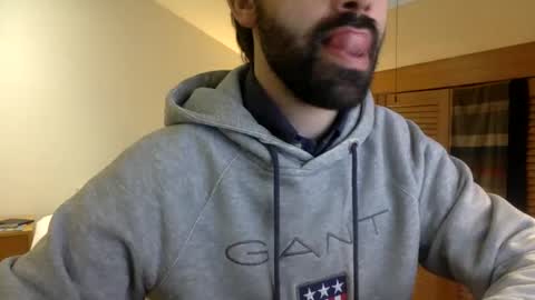 Snapshot of babyhardy chatting on December 13, 11:23 am Tom A.    online show from December 13, 11:23 am