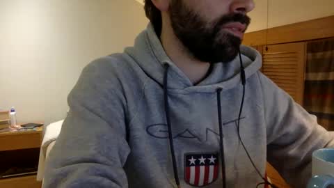 Snapshot of babyhardy chatting on December 13, 4:05 pm Tom A.    online show from December 13, 4:05 pm