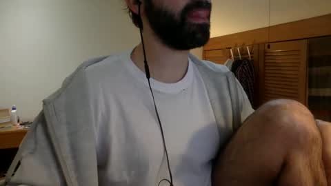 Snapshot of babyhardy chatting on December 17, 12:54 pm Tom A.    online show from December 17, 12:54 pm