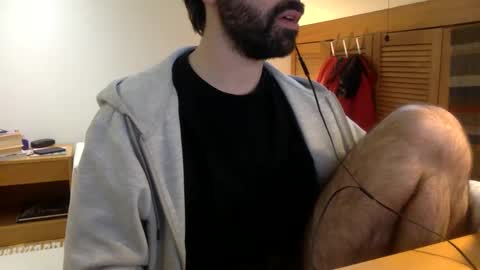 Snapshot of babyhardy chatting on December 30, 1:03 pm Tom A.    online show from December 30, 1:03 pm