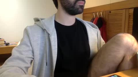 Snapshot of babyhardy chatting on January 6, 12:46 pm Tom A.    online show from January 6, 12:46 pm