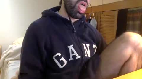 Snapshot of babyhardy chatting on January 18, 11:21 am Tom A.    online show from January 18, 11:21 am