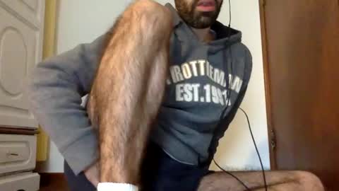 Snapshot of babyhardy chatting on February 1, 9:43 am Tom A.    online show from February 1, 9:43 am