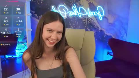 Snapshot of babylumii chatting on June 23, 8:18 pm Lady Vi online show from June 23, 8:18 pm