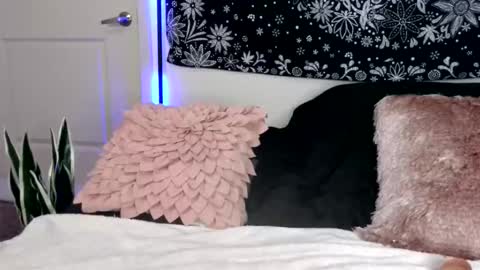 babyred online show from April 15, 8:32 am