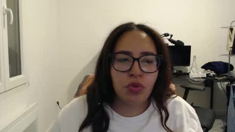 Snapshot of babyy_l chatting on October 12, 12:15 pm Baby girl online show from October 12, 12:15 pm