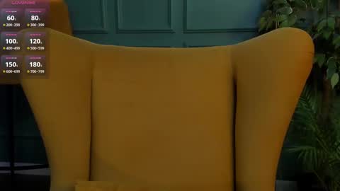 Snapshot of babyyli chatting on December 15, 6:37 pm Chloe online show from December 15, 6:37 pm