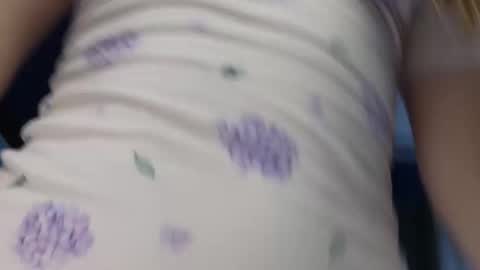 Snapshot of babyyli chatting on September 15, 12:38 pm Chloe online show from September 15, 12:38 pm