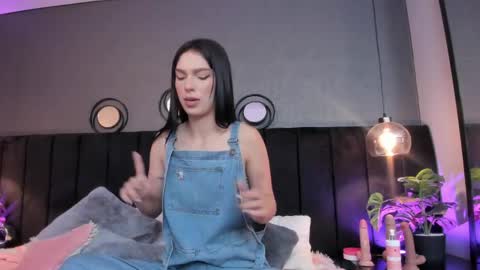 Snapshot of bad__girll_ chatting on May 31, 12:34 pm bad__girll_ online show from May 31, 12:34 pm