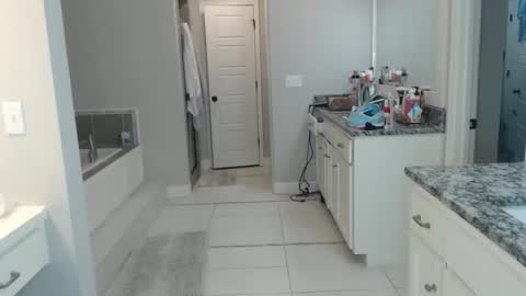 HotWifeFun32 online show from April 4, 4:33 am